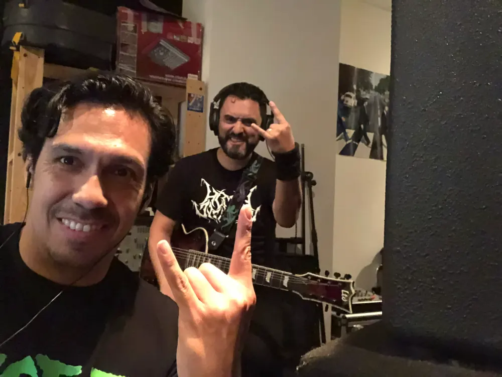Human Violence — Grabando guitarras